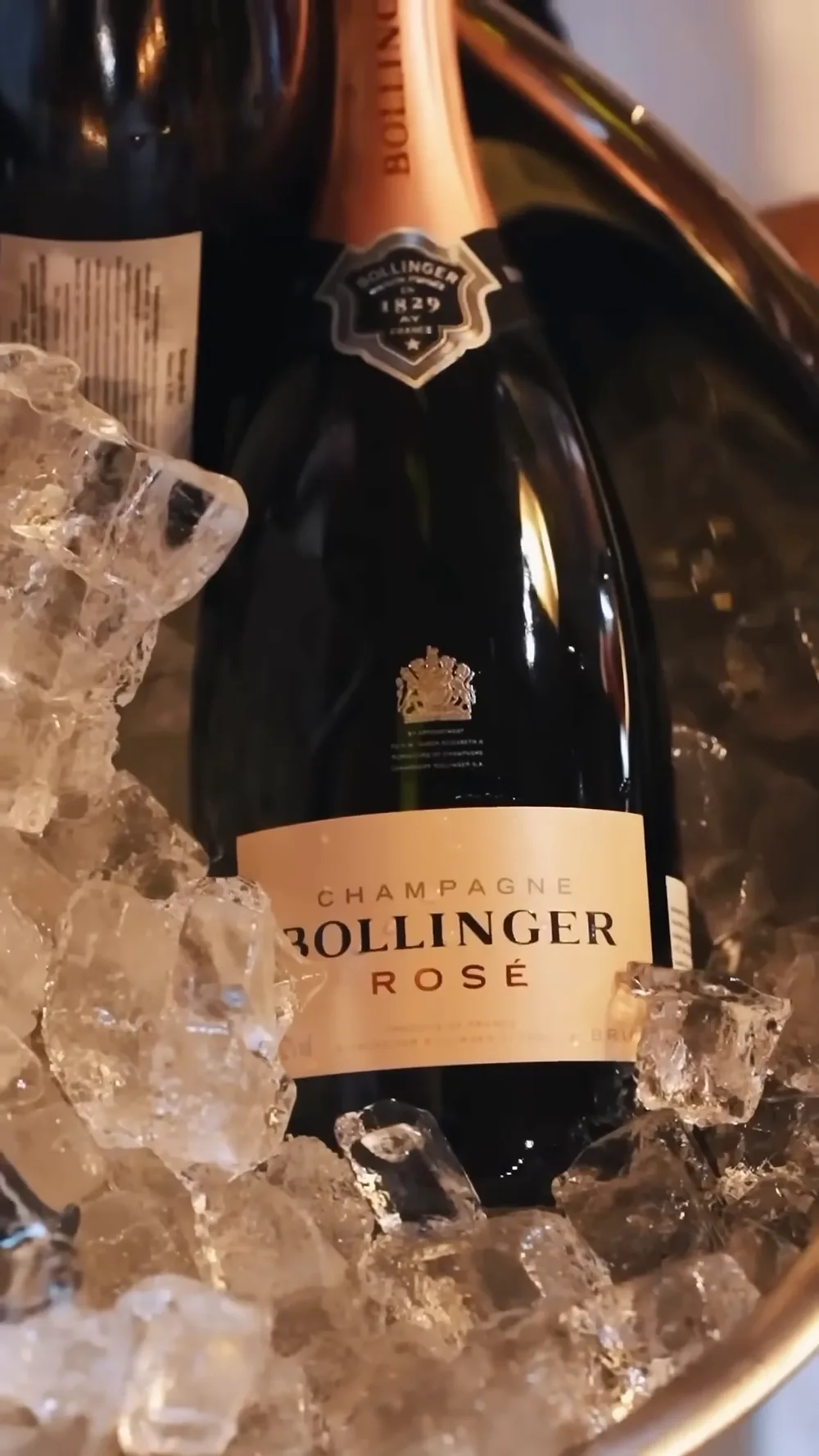 Шампанское Bollinger Rosé во льду — кадр с открытия